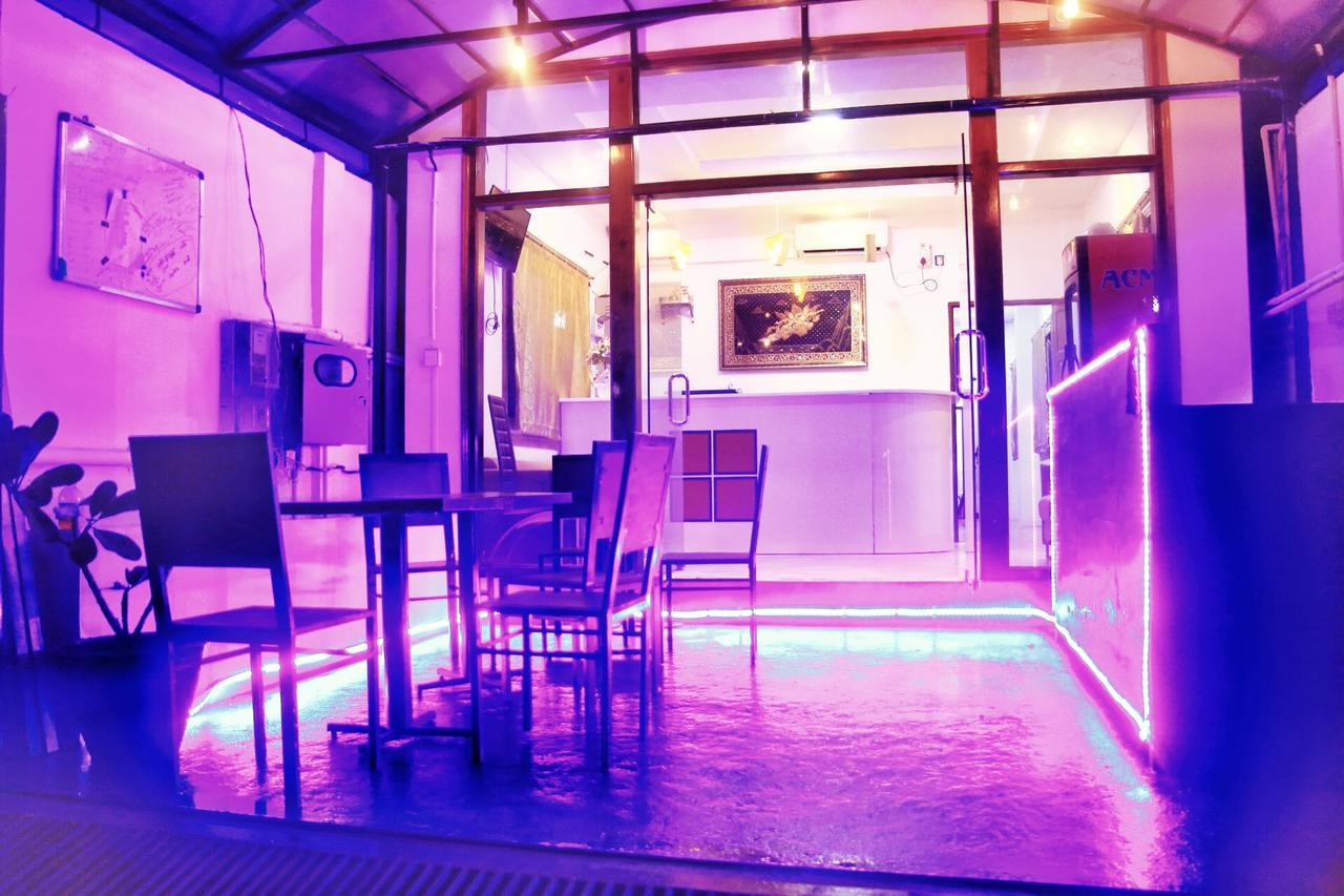 The Lodge Yangon Poshtel Екстериор снимка