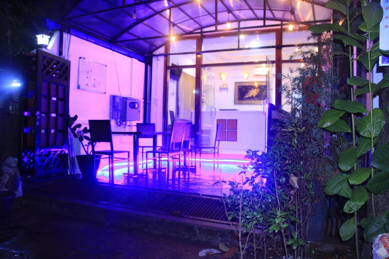 The Lodge Yangon Poshtel Екстериор снимка