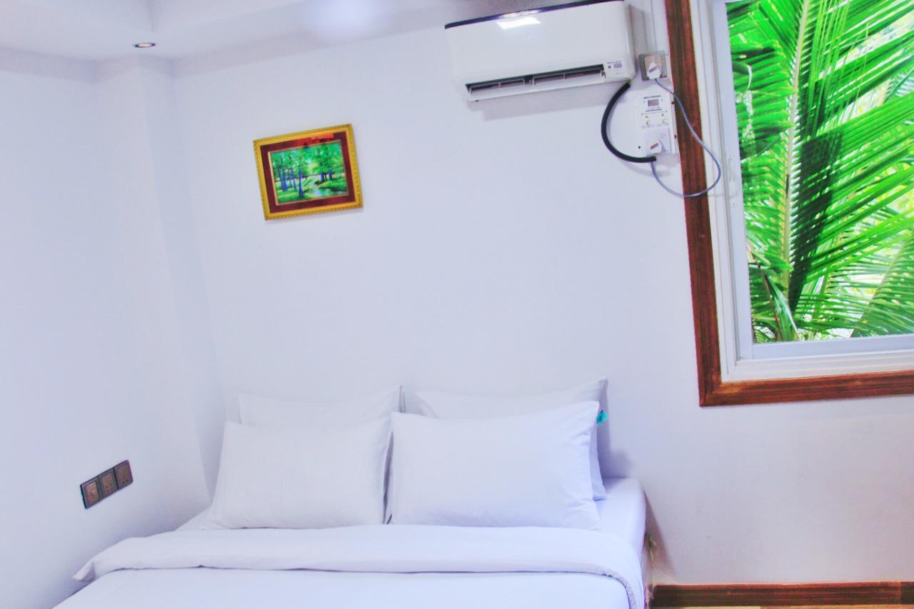 The Lodge Yangon Poshtel Екстериор снимка