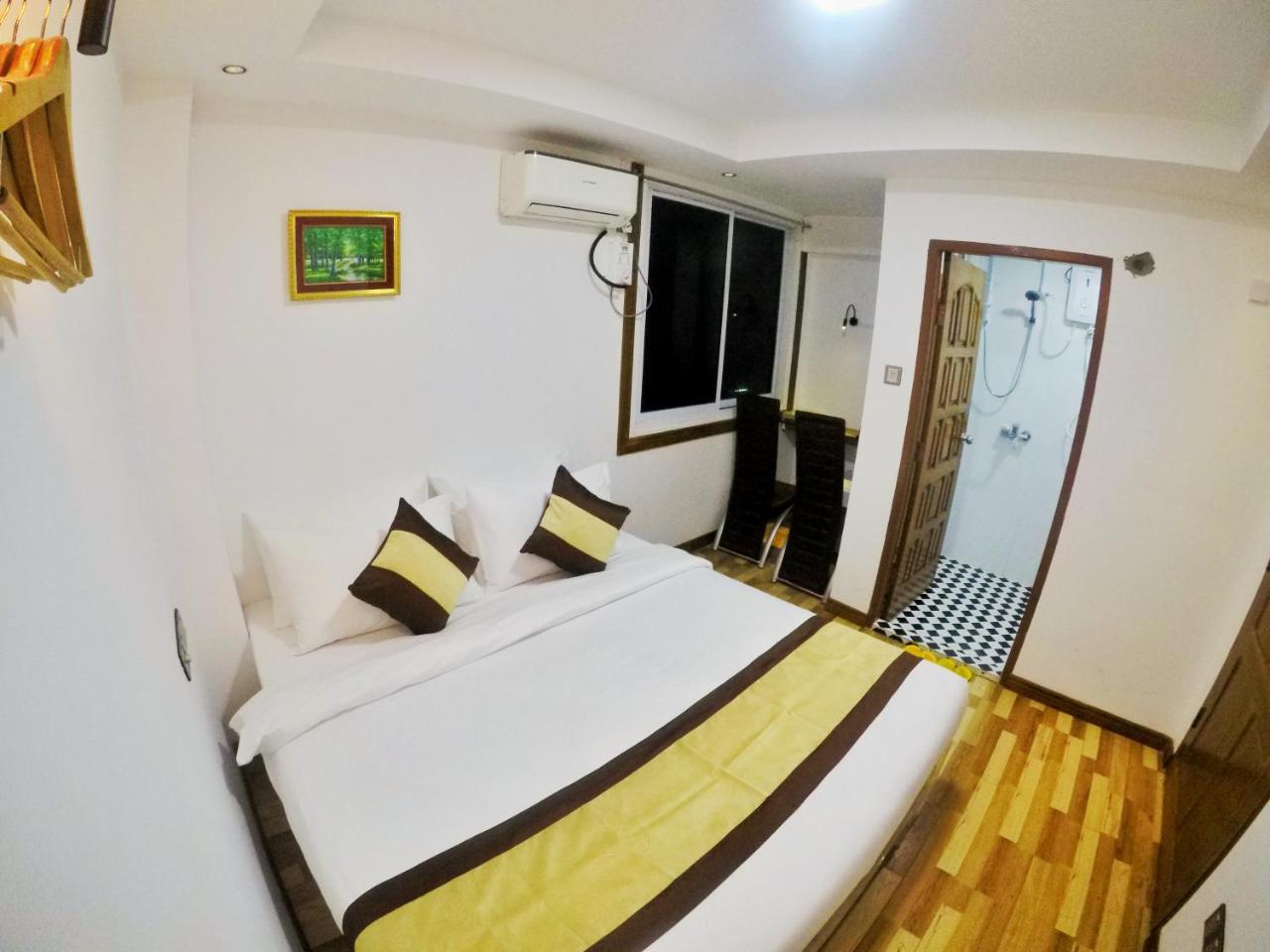 The Lodge Yangon Poshtel Екстериор снимка