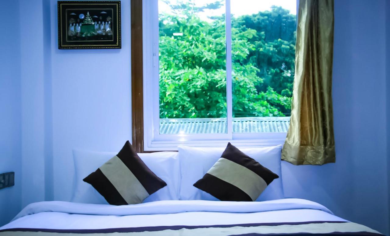 The Lodge Yangon Poshtel Екстериор снимка