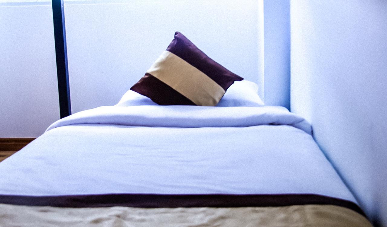 The Lodge Yangon Poshtel Екстериор снимка