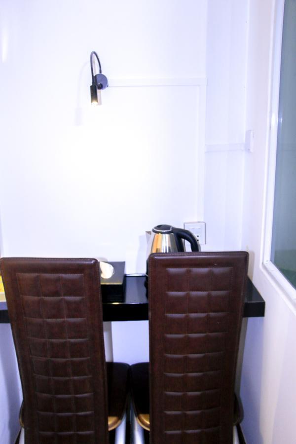 The Lodge Yangon Poshtel Екстериор снимка