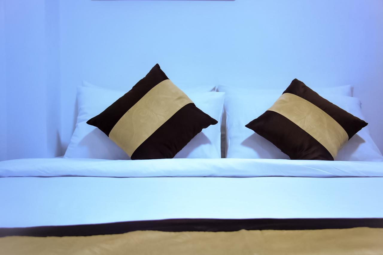 The Lodge Yangon Poshtel Екстериор снимка