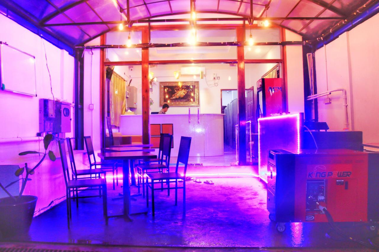 The Lodge Yangon Poshtel Екстериор снимка