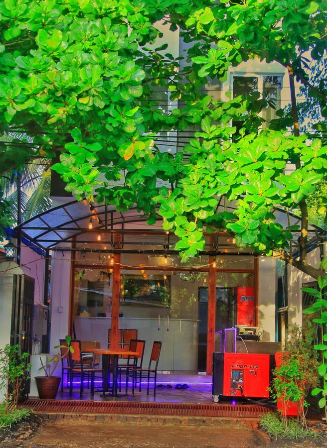 The Lodge Yangon Poshtel Екстериор снимка