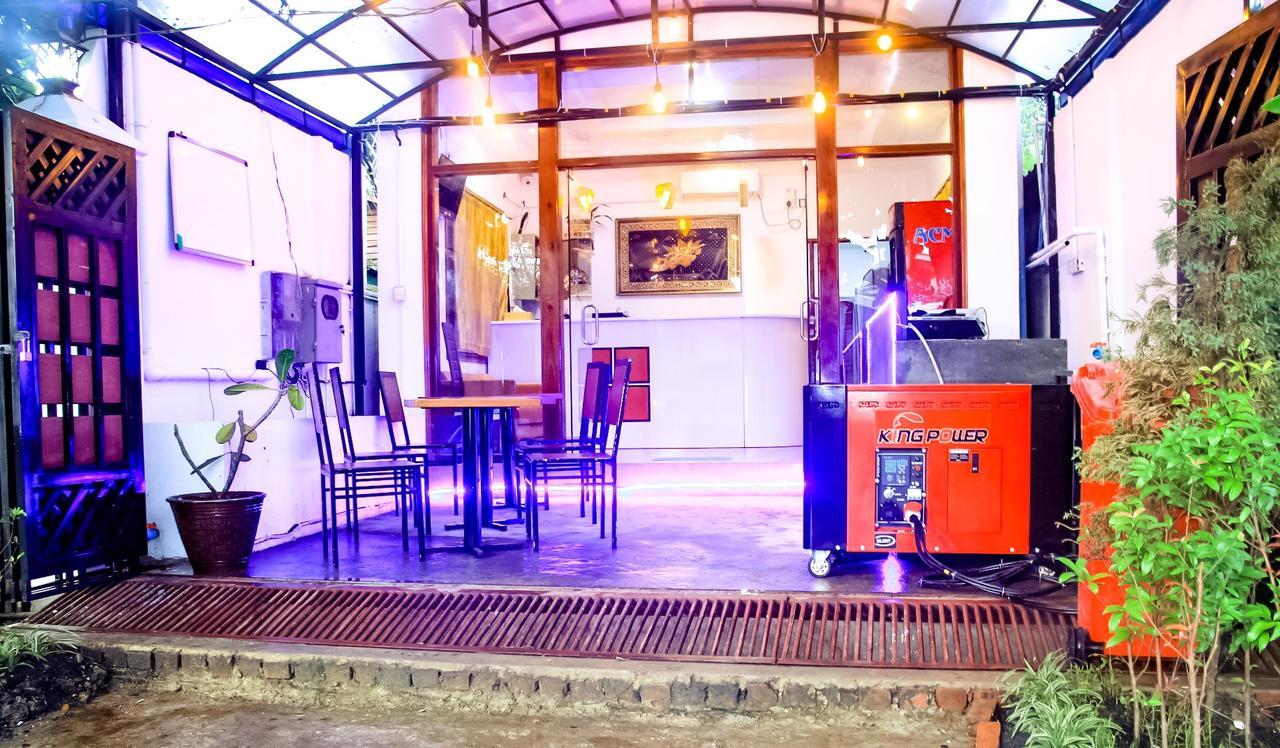 The Lodge Yangon Poshtel Екстериор снимка