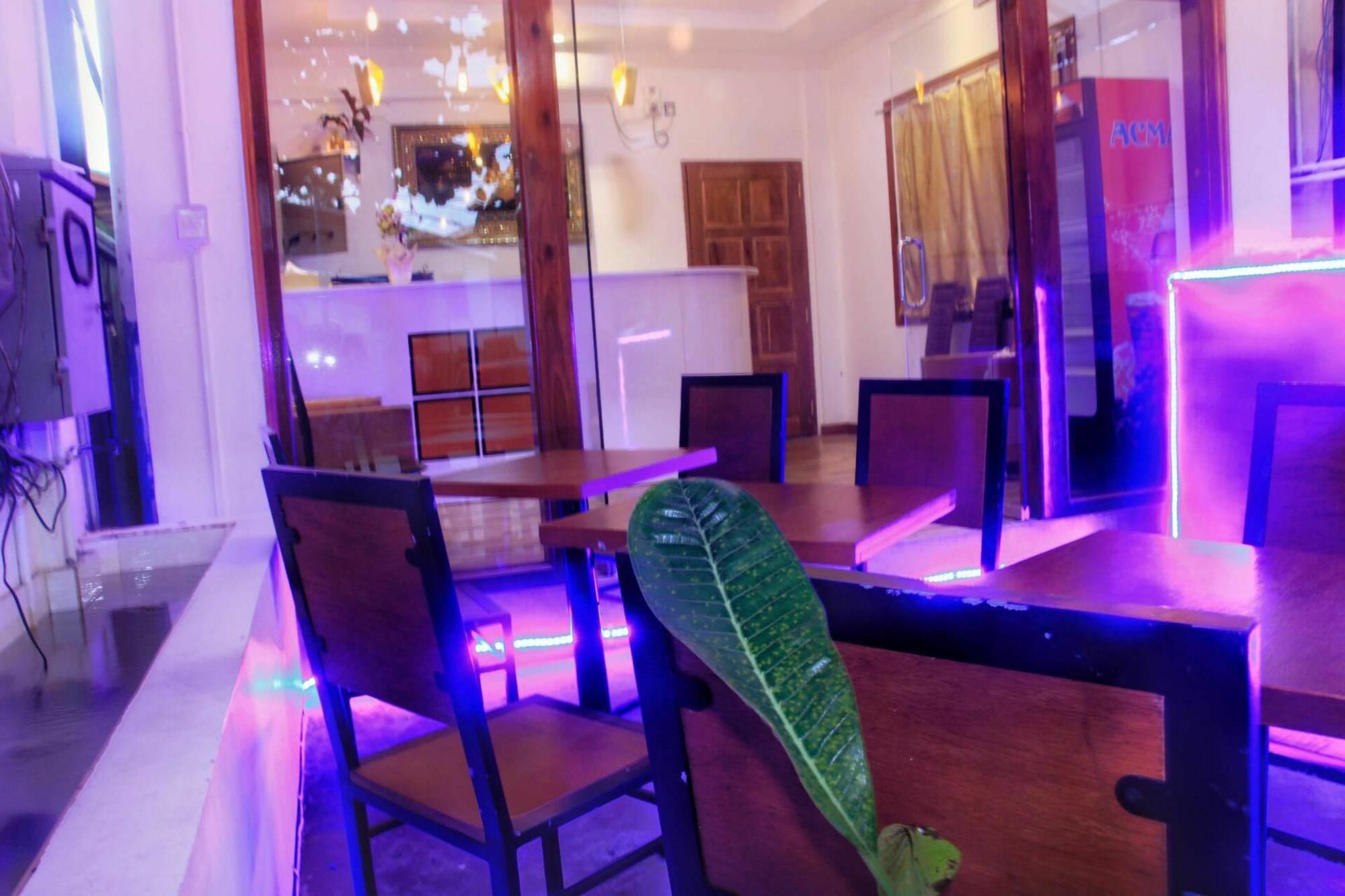 The Lodge Yangon Poshtel Екстериор снимка